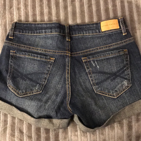 high waisted denim shorts (ripped) - Picture 3 of 6